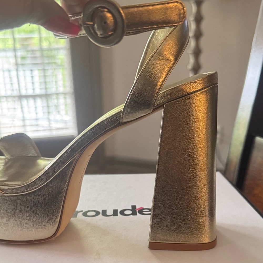🔥Larroude Metallic Gold Platform Block Heel Sandal with Ankle Strap🔥Sz 10 BNIB - Picture 7 of 16